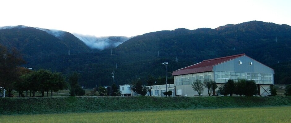 早朝の滝雲　秋晴れの前兆